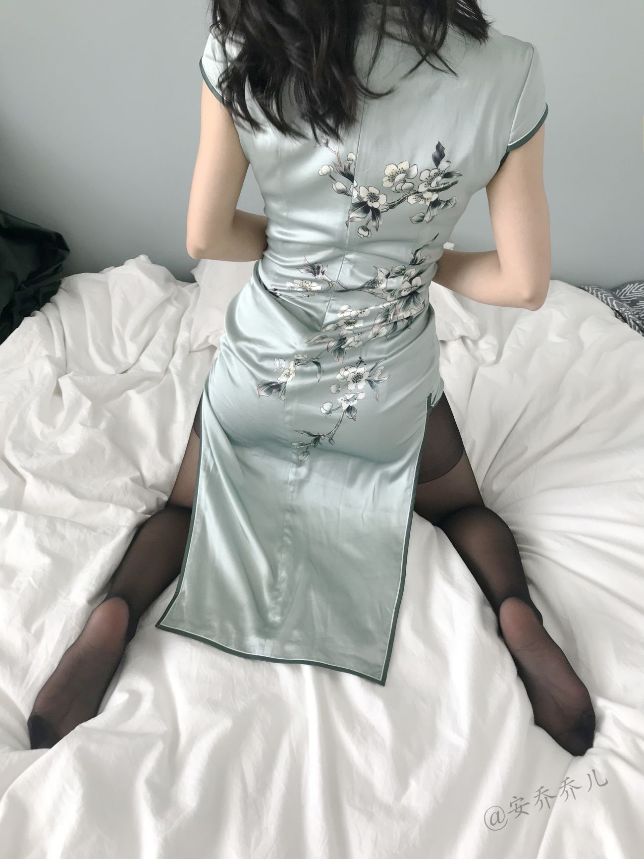 微博美少妇安乔乔儿丝袜高跟美脚写真合集下载