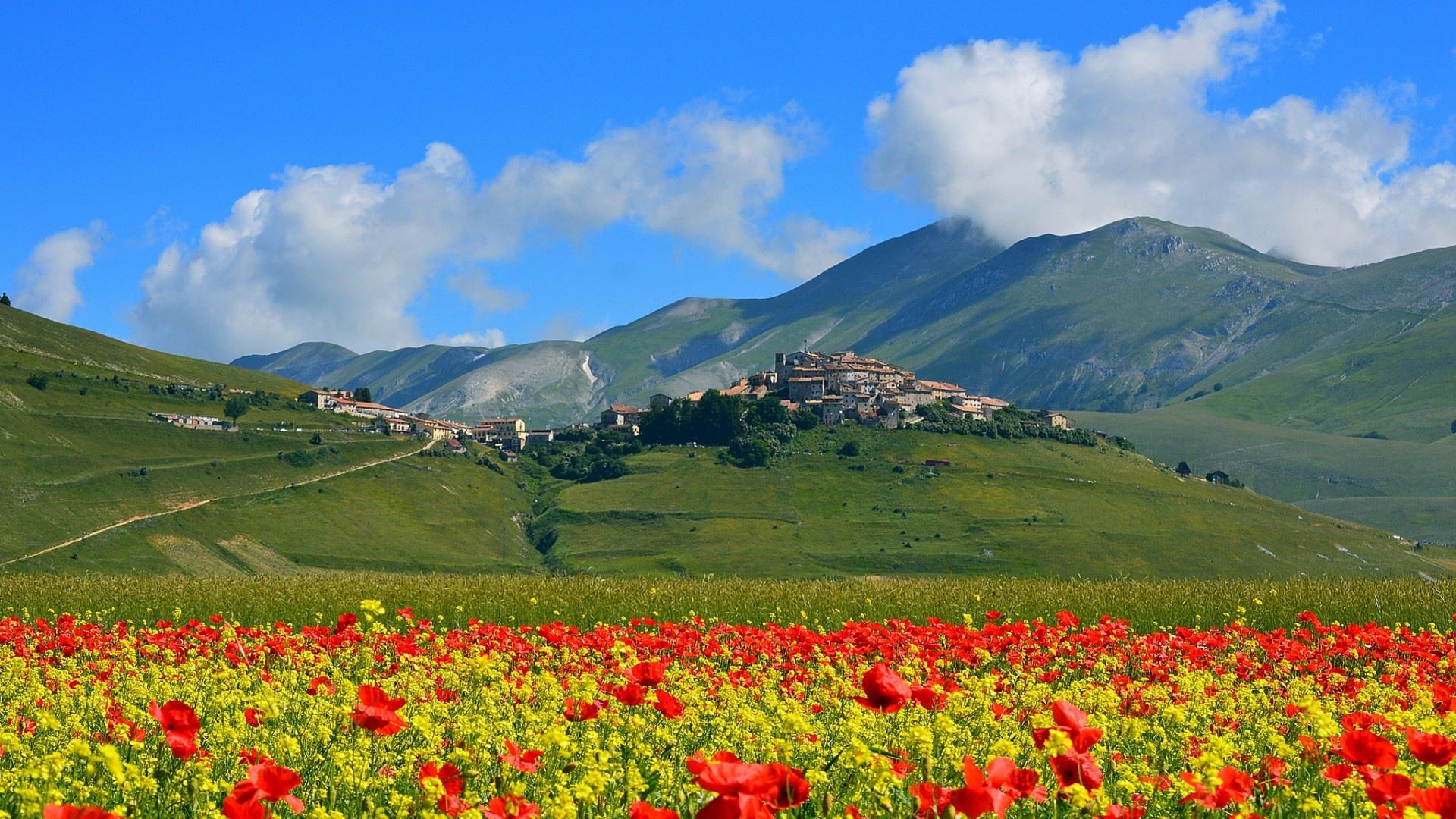 ♈ nature, landscape, clouds, trees, Italy, architecture, castle, hills, ancient, mountains, old building, village, field, flowers, grass, poppies, path, summer | 1920×1080 -【唯美小筑】