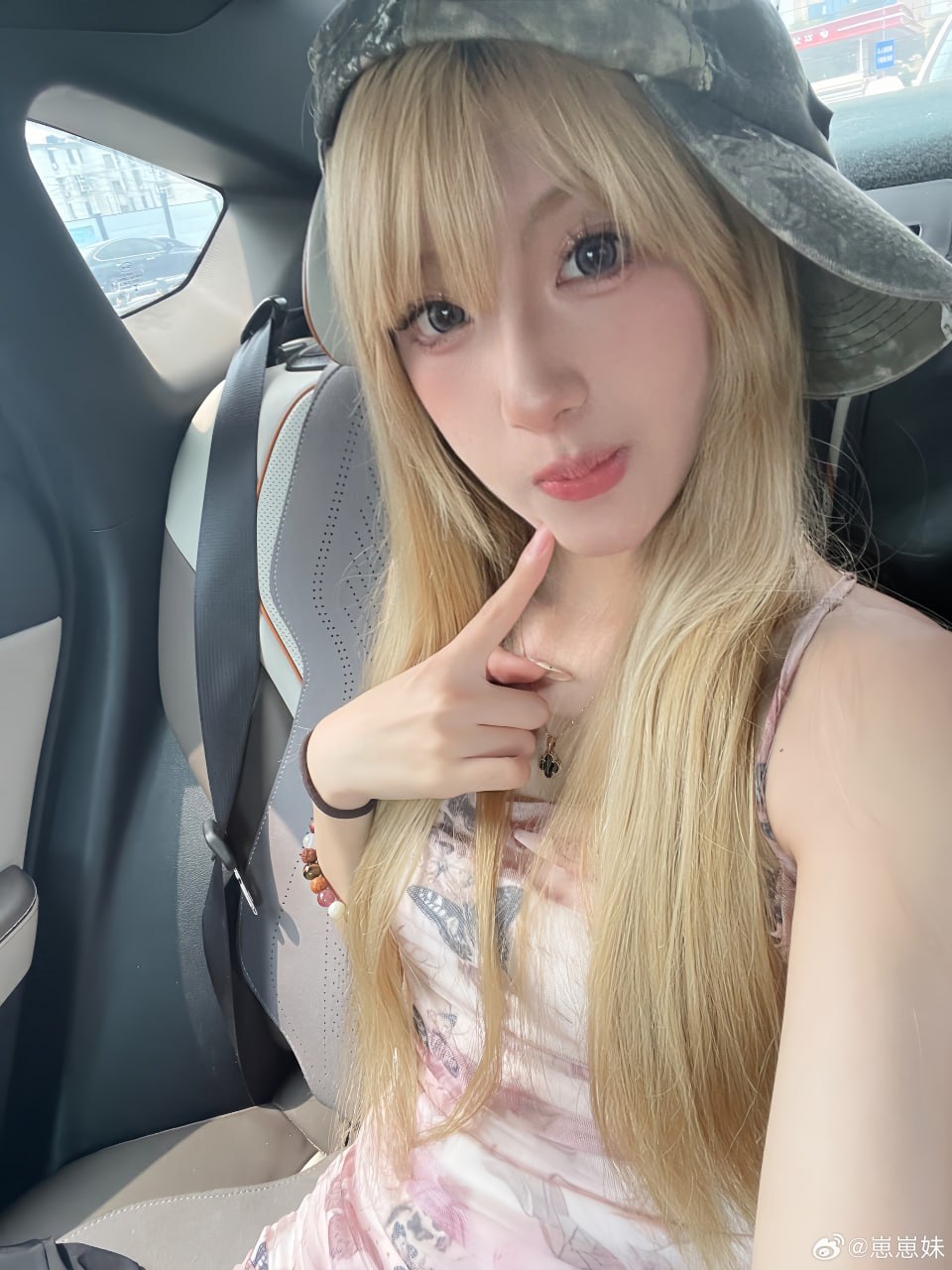 山东潍坊渤海之眼摩天轮女主《微博崽崽妹》户外、摩天轮、KTV、厕所等各种场景乱啪原档无水印【5.08G/37v+36p/百度】