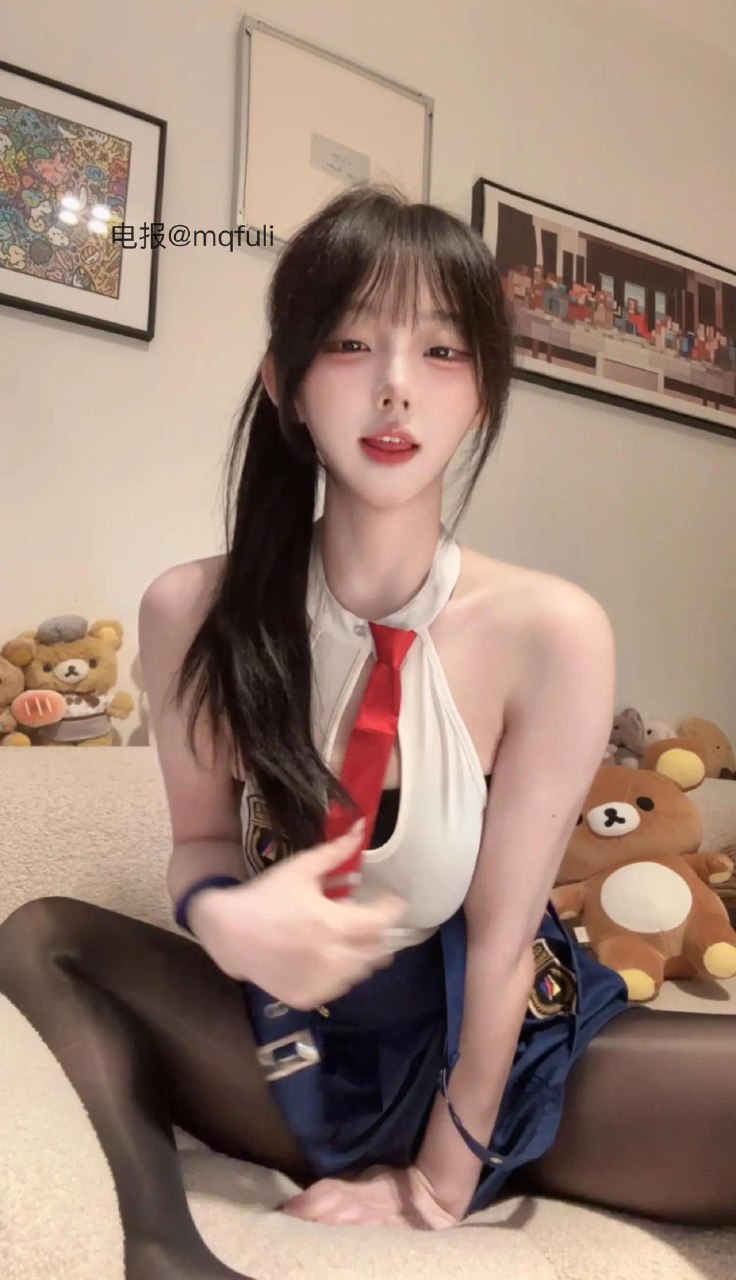 [度盘]抖音405万粉丝网红[童锣烧]颜值超高实在是太顶了！ [96P 144V+9.8g]