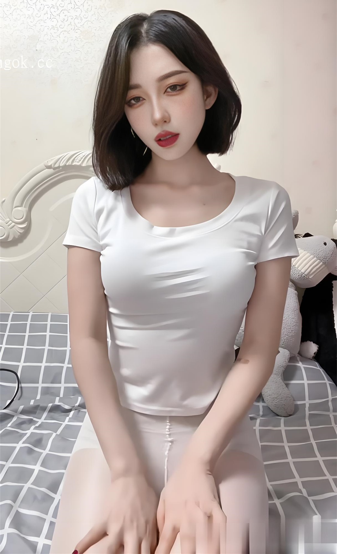 【抖音福利】丝足诱惑【爱喝酸奶】丝袜足交假鸡巴自舔脚