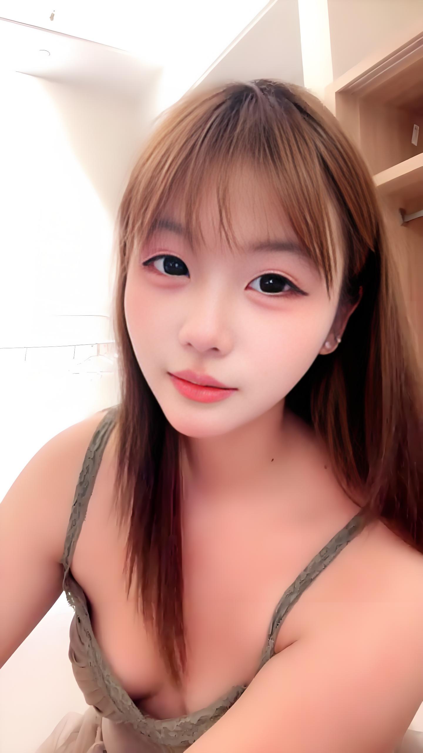 极品校花~【芭比】酒店约网友无套啪啪大秀！自慰猛扣穴！ [4v+3.95G]